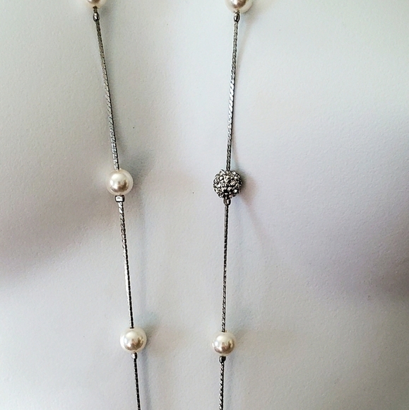 Chico's Laurel Leaf Silvertone and Pearl Necklace New with Tags - Picture 4 of 5